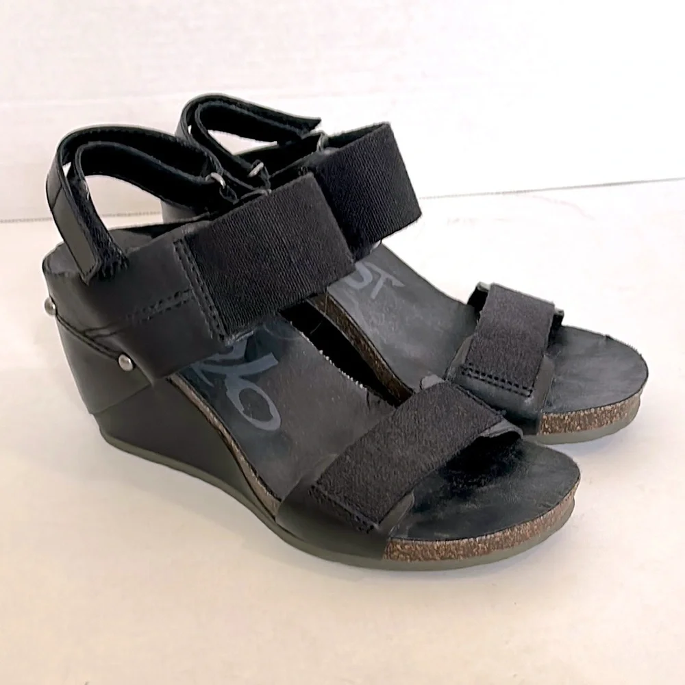 OTBT Black Wedge Sandals